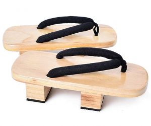Read more about the article Japanese Wooden Sandals