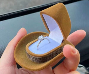 Read more about the article Cowboy Hat Ring Box
