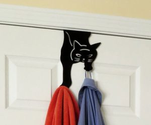 Read more about the article Over The Door Cat Hanger