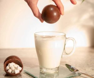 Read more about the article Marshmallow Filled Hot Cocoa Bombs